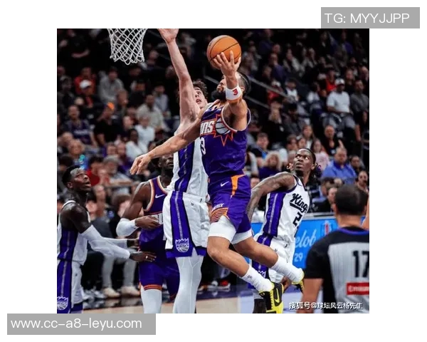 布克职业生涯得分突破17000分创21世纪第八快里程碑